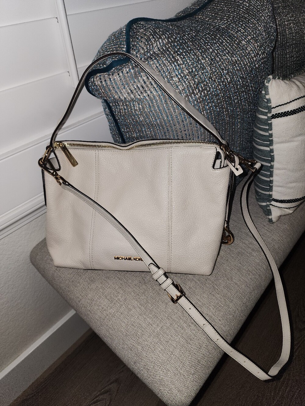 Michael Kors Cream Pebbled Leather Shoulder Or Adjustable Crossbody - Picture 2 of 16